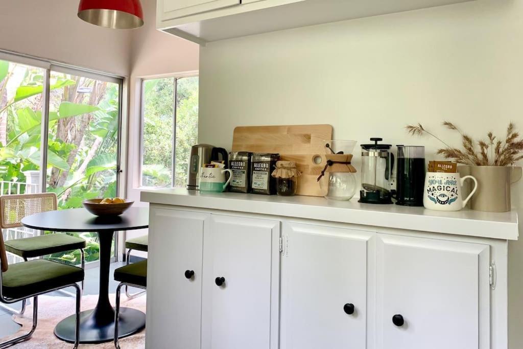 Stunning Hollywood Midcentury Modern-views-best Location! Holiday home Los Angeles