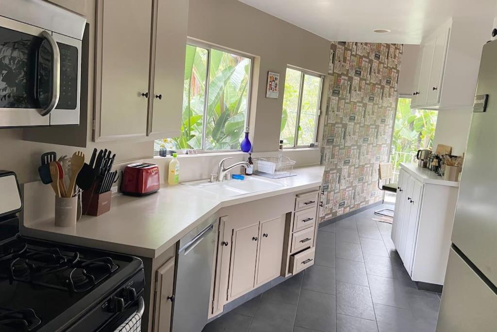 Stunning Hollywood Midcentury Modern-views-best Location! Holiday home